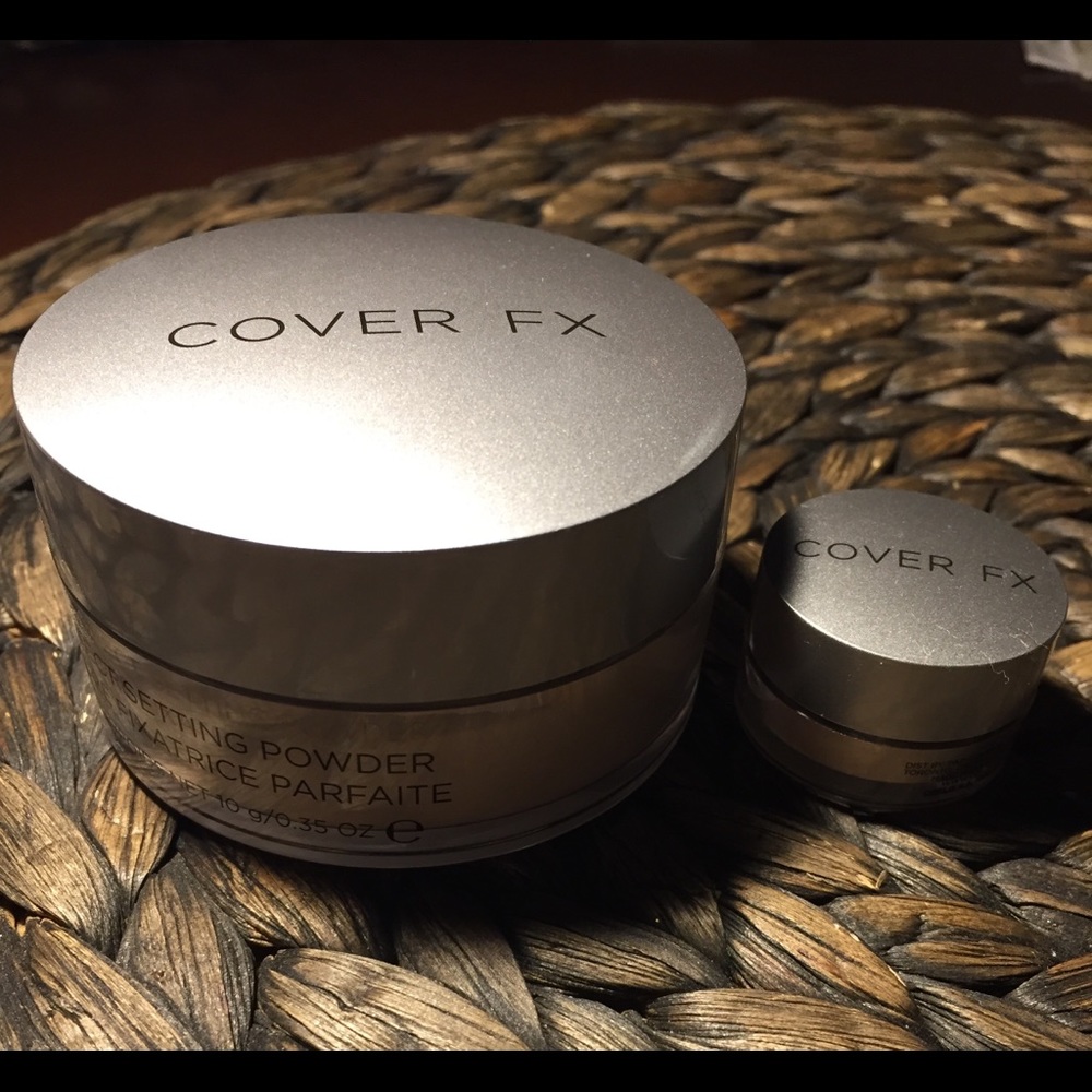 Cover FX setting powder in light